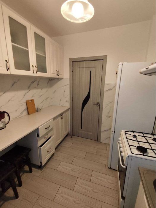 Caut coleg pe apartament în apartament cu 2 camere