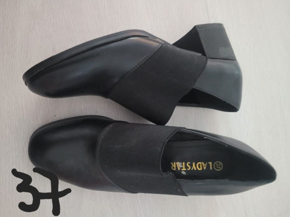 Vând pantofi dama 35lei bucata, noi