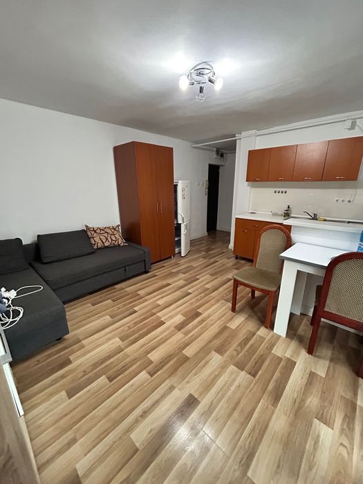 Închiriez apartament