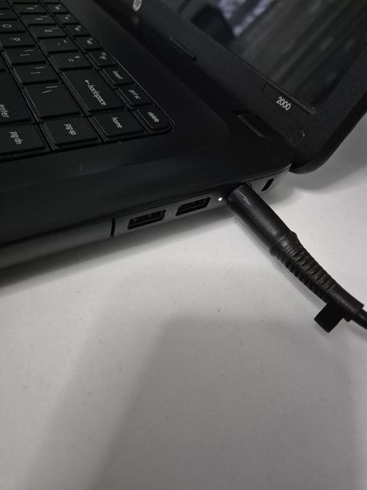 Laptop HP 2000 .