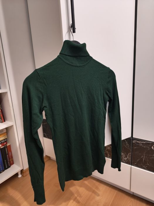 Тъмнозелена поло блуза Stradivarius