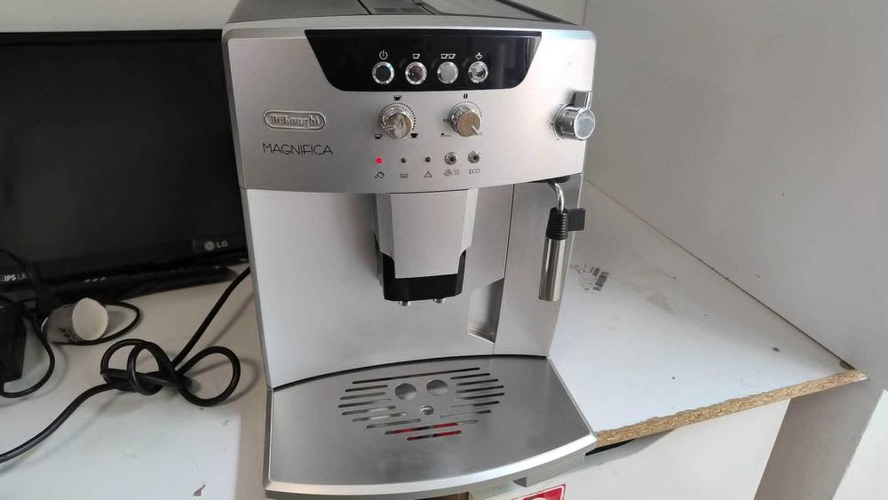 *ПРОМО* Иноксова Кафемашина-Кафеавтомат DeLonghi Magnifica Cappuccino 15 бара