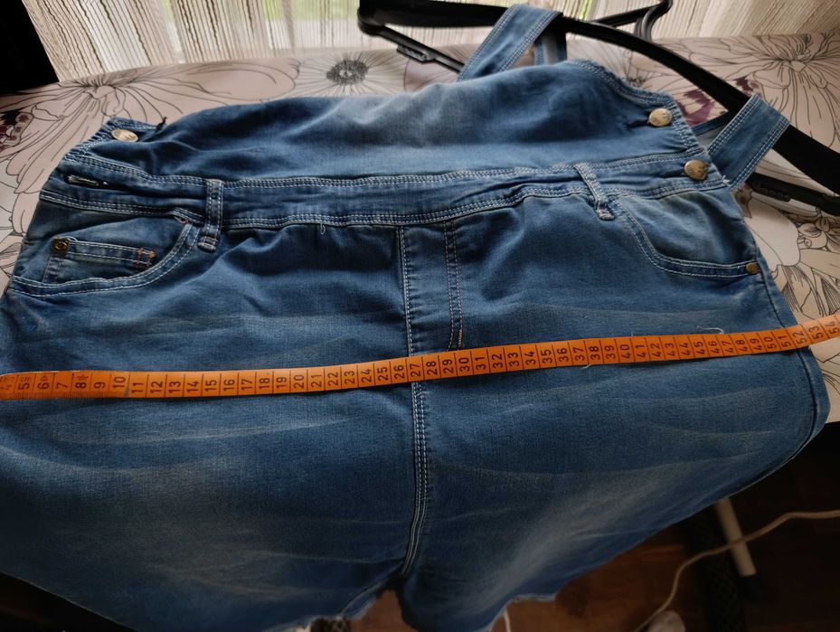 Продам джинсовый сарафан.