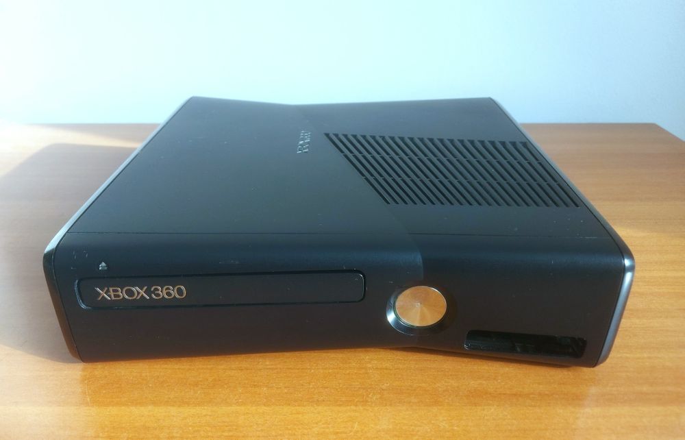 Продам xbox 360 slim freeboot