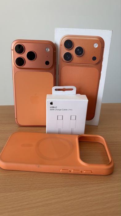 iPhone 17 Pro Orange, ca nou, cu bon achizitie