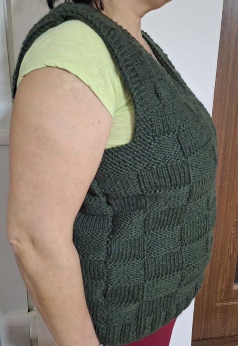 Vând veste și ciorapi crosetati de lână