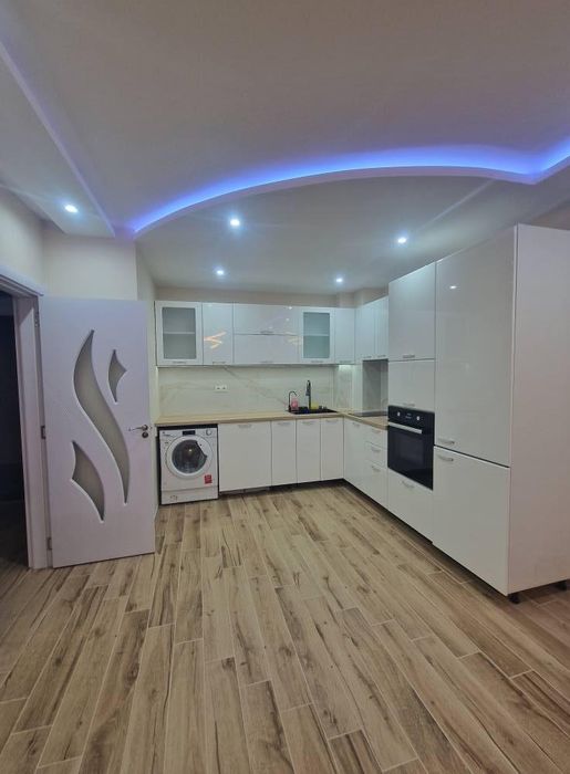 Дава се под наем Двустаен апартамент в Пловдив, Остромила - 68 кв.м за 484.5 € - Снимка #1