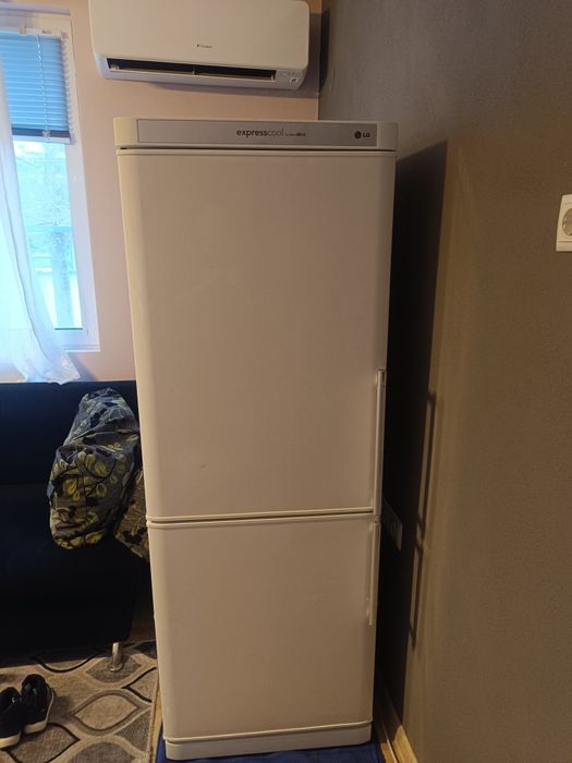 Хладилник с фризер LG!