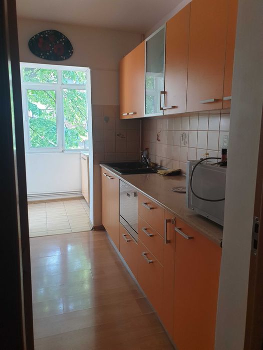 Inchiriez apartament 3 camere 9 Mai