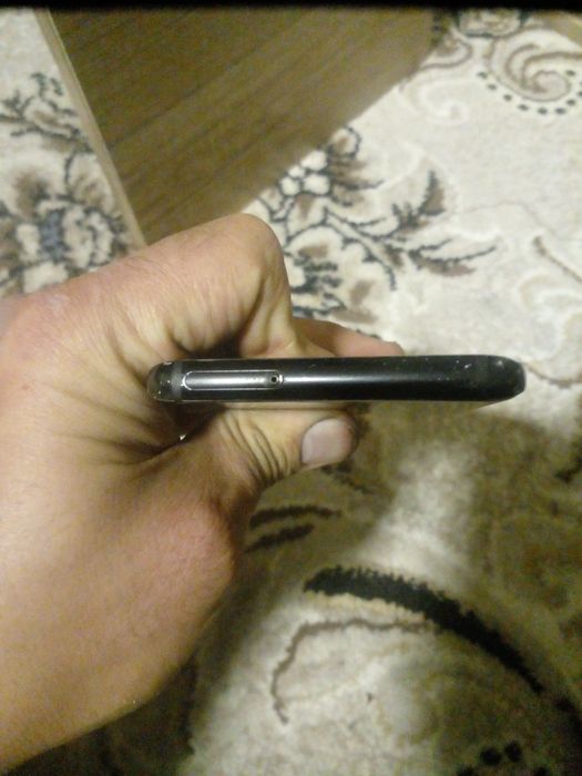 samsung s9+  yaxshi turibdi ozgina qirilgan joylari bor.