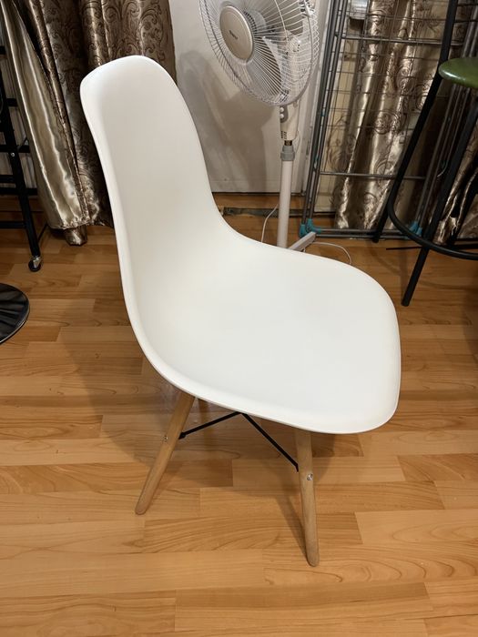 Продам белые стулья в идеальном состоянии