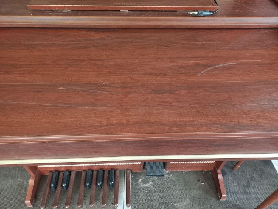 Vând orga pcm sound 33 E