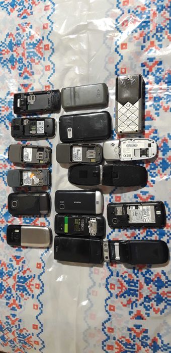 Продаю мобильные телефоны и планшеты.