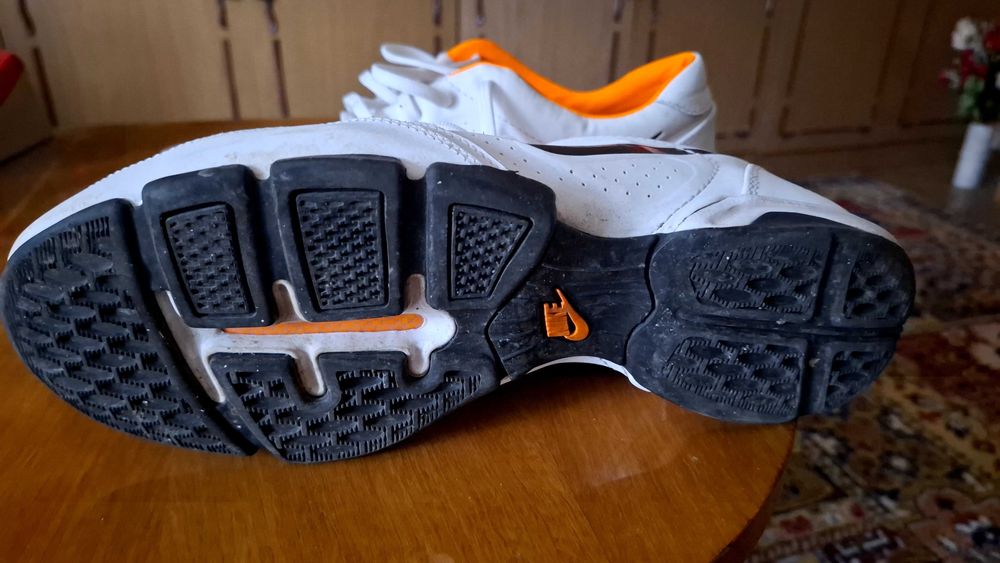 Спортни обувки NIKE