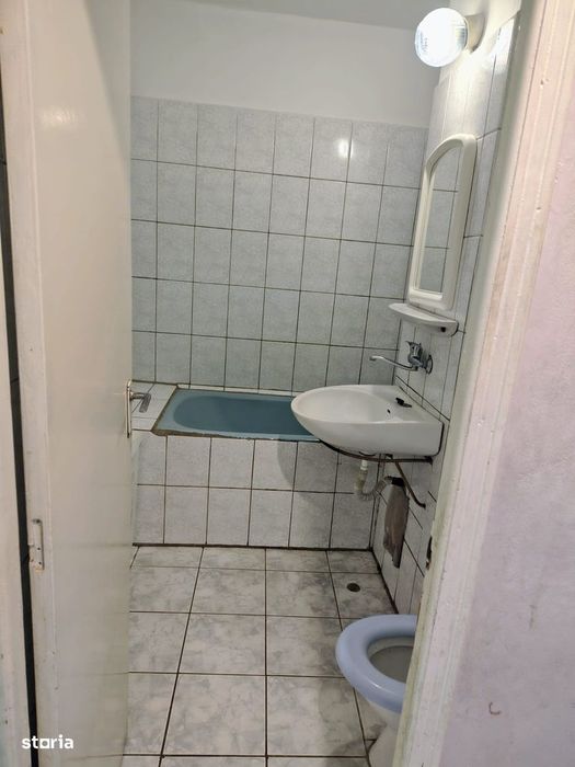 Apartament 3 camere de vanzare 2 bai Velenta