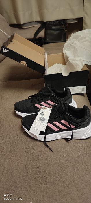 Нови маратонки Адидас 38н