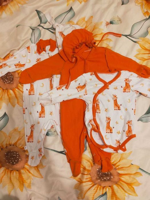 Продам пакет вещей на девочку до года