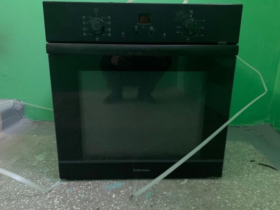 Продам электронную печь electrolux