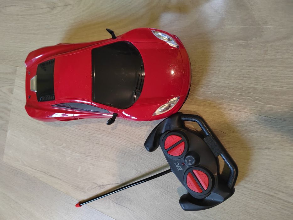 Кола с дистанционно управление  + подарък