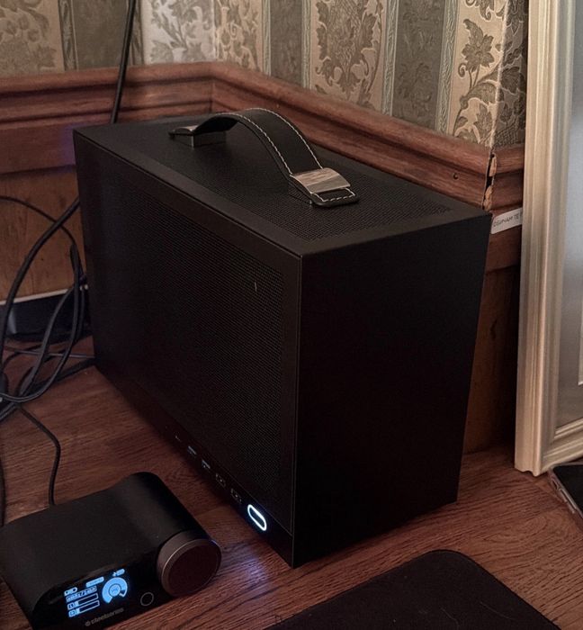 Геймьрски компютьр | Ryzen 7 9800Х3D | RX 9070 XT | 32 GB DDR5 | 2TB