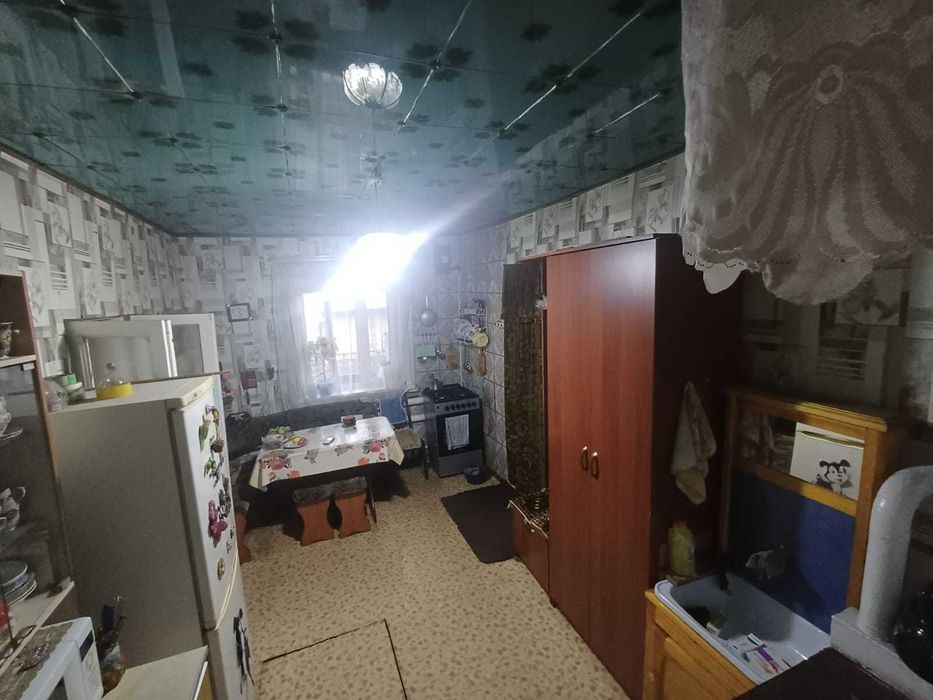 Большой Высокий дом в рабочем поселке
