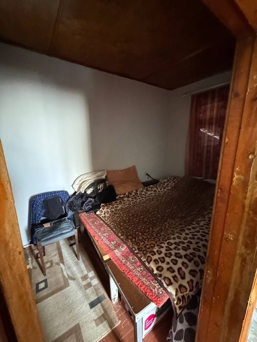 Срочно продаеться дача три комнаты , 6 соток земли, сад ,