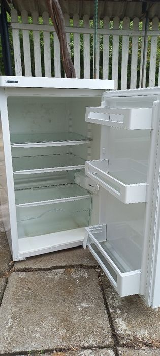 Продавам хладилник Liebherr
