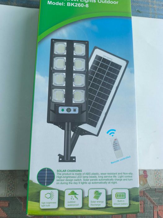 Lampa solara cu 8 led cob si telecomanda