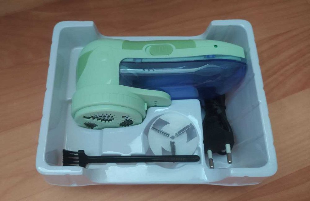 Доставка. Машинка для удаления катышков