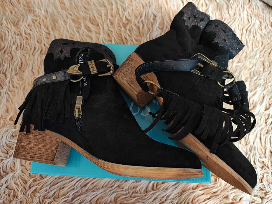 Botine/Ghetuțe cu franjuri detașabile (NOI)