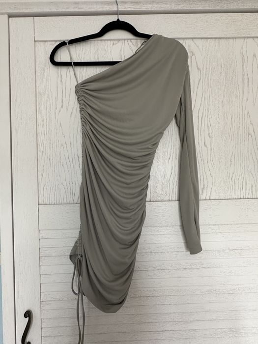 Рокля Zara XS в светлосиво зелено