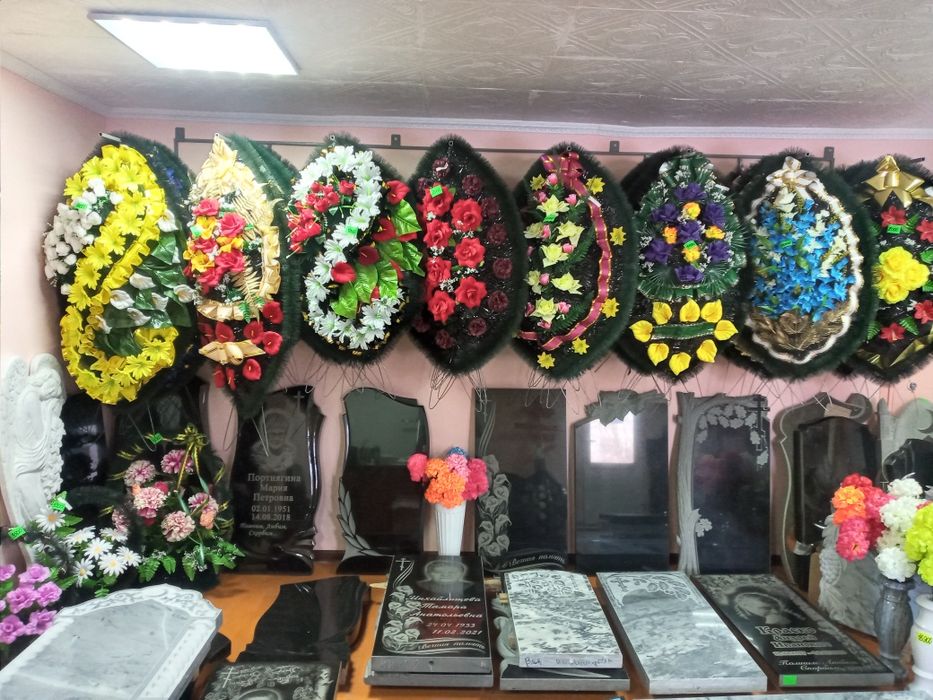 Ритуальные услуги. Катафалка, гробы, кресты, венки, оградки. Памятники ...