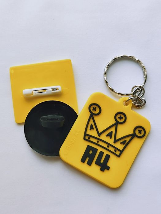 Брелок и значок а4 влад бумага