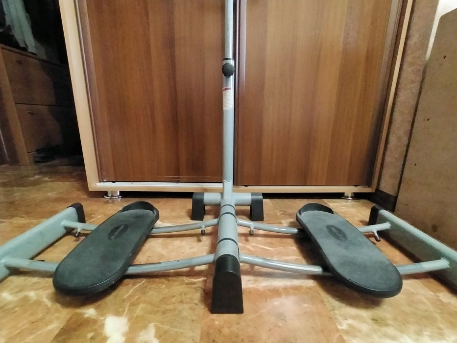 Тренажёр для ног и бедр