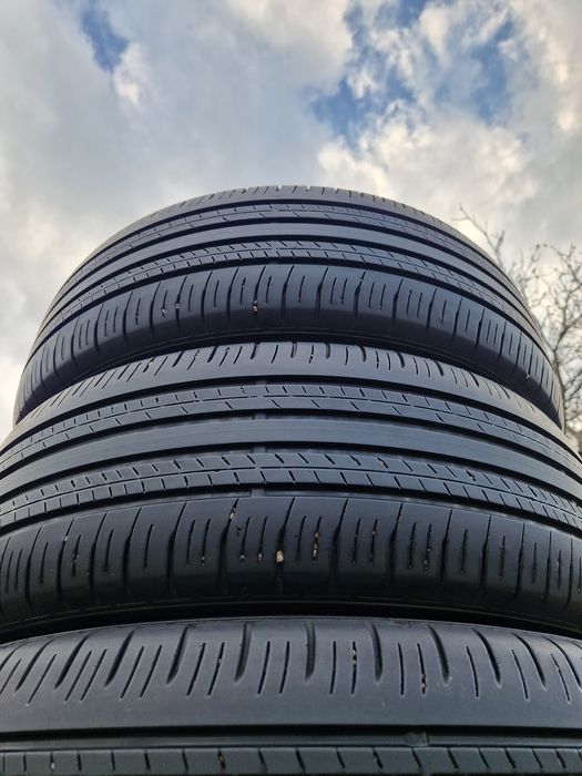 225 60 18  Dunlop 2023