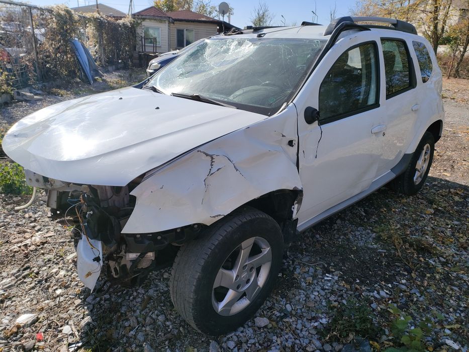 Продавам на части Дачия Дъстър 1.6 16V 2013g