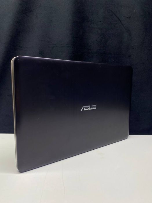 Ноутбук ASUS.