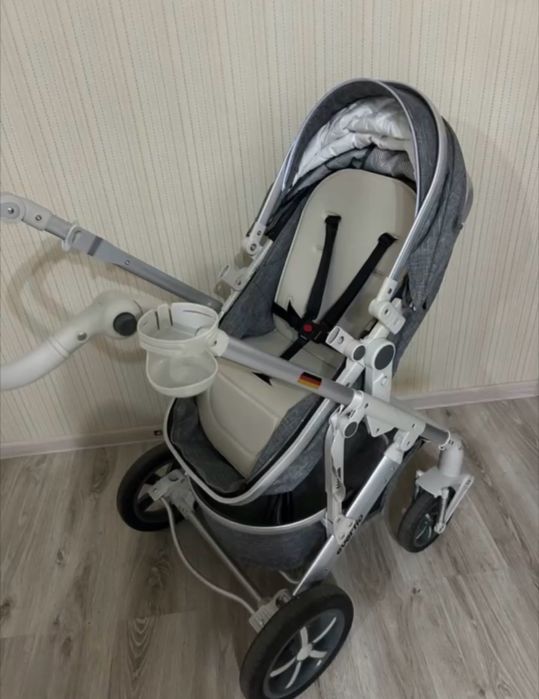 Продаю коляску 3 в 1