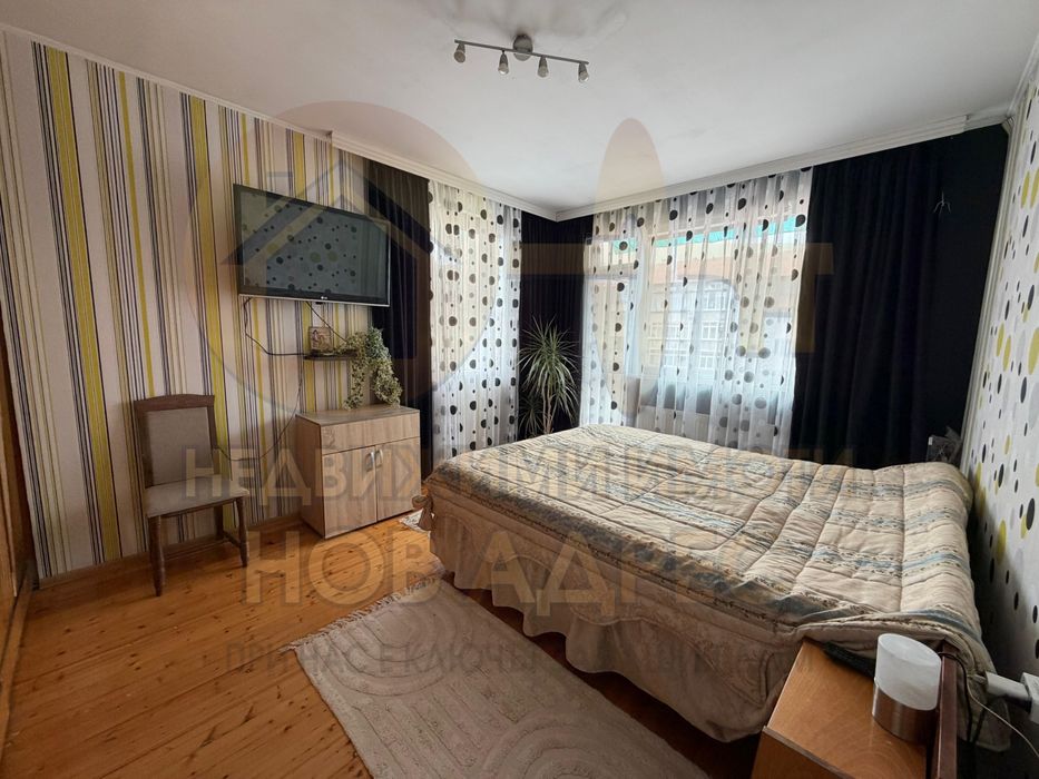 Многостаен Тухлен Апартамент с Гараж ,Газифициран и Обзаведен ,Център