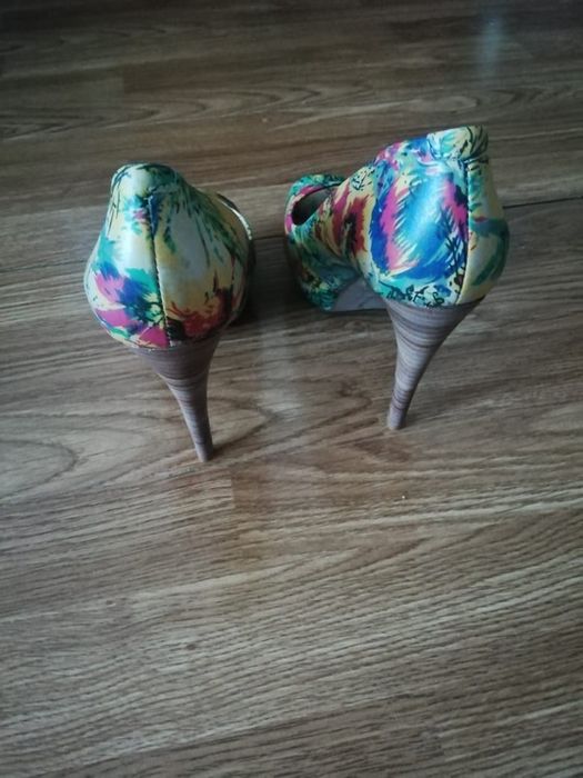 Туфли, Италия