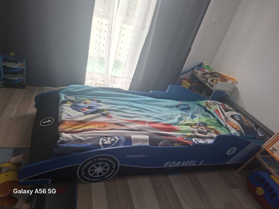 Vand două paturi pentru copii.