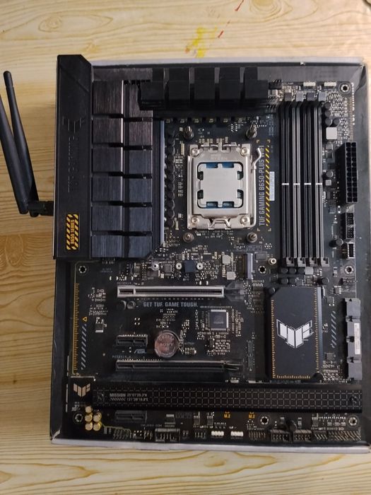 Комплект Asus Tuf b650 Wi Fi + Ryzen 9600x