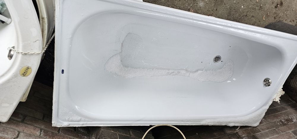 Продам ванну угловую и ванк прямую