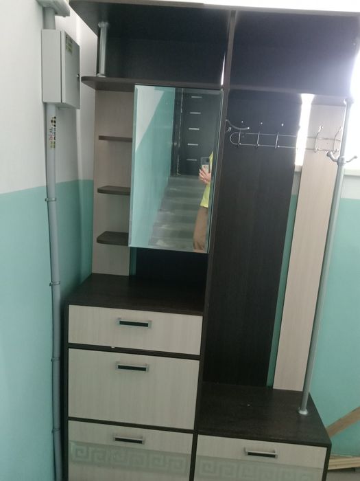 Холодильник и прихожую