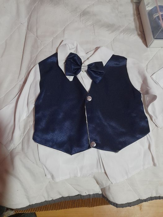Vând haine de botez sau nunta. set și pantofi.