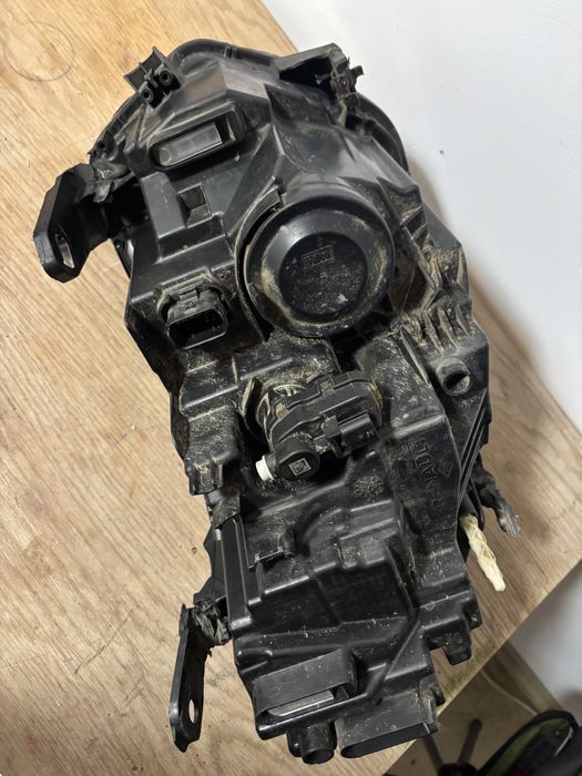 Far Dacia Duster Y stanga