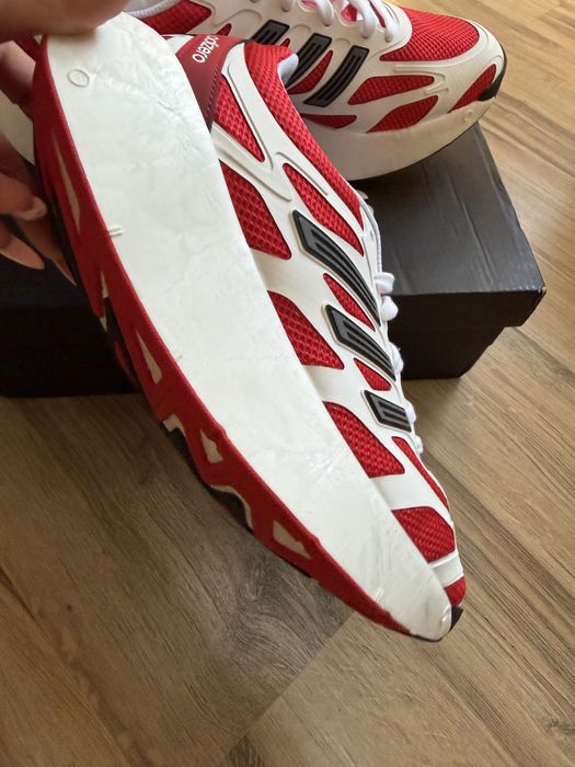 Оригинални нови бяло/червени маратонки Adizero Aruku! 42 н
