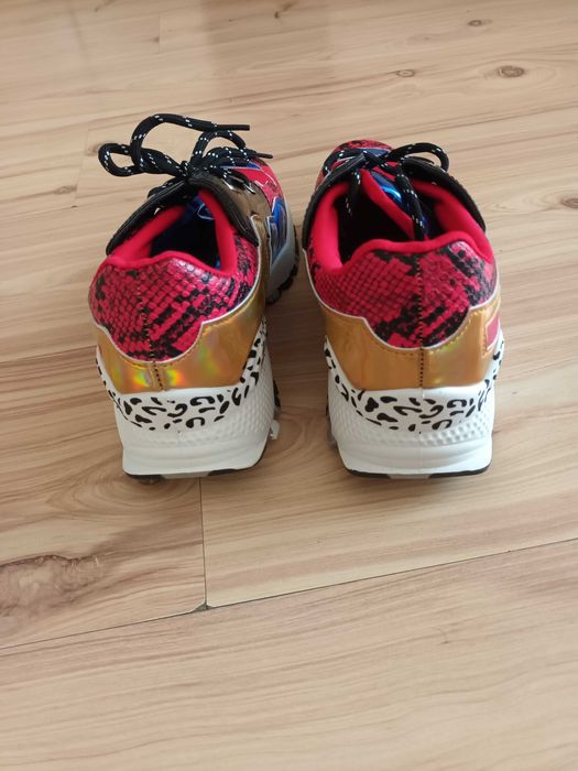 Маратонки/Сникърси