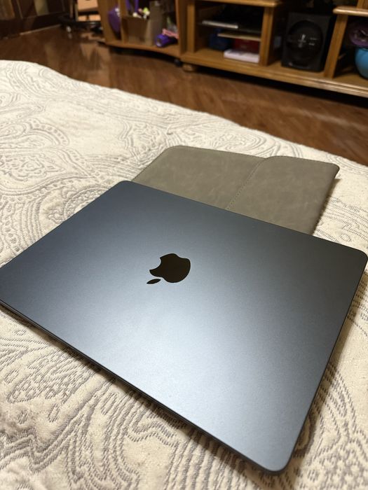Apple MacBook Air 13 (2024)