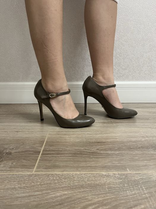 Продам женские туфли